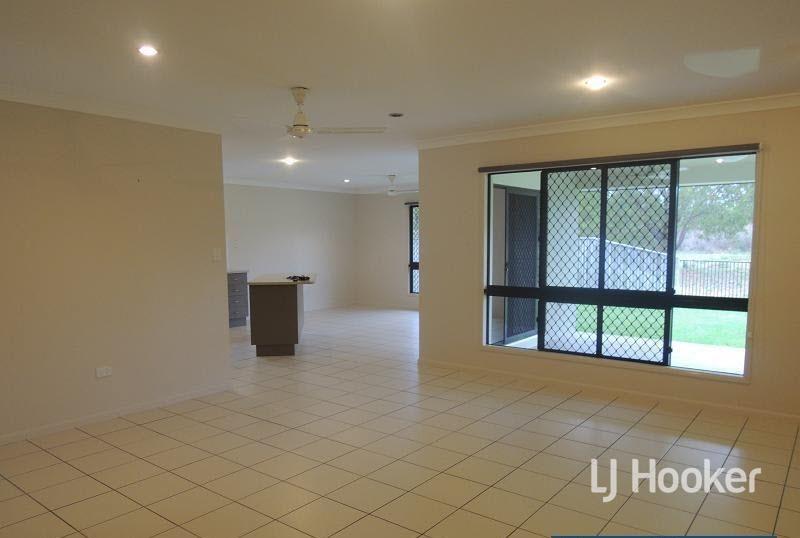 24 FITZALLAN ST, BUSHLAND BEACH QLD 4818, 0 कमरे, 0 बाथरूम, House