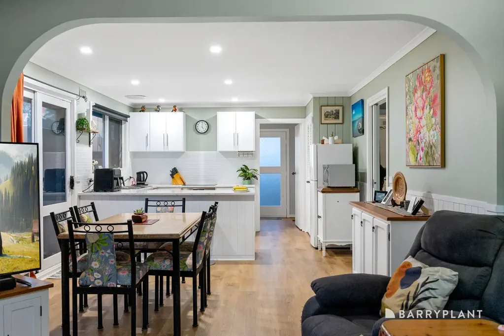 Yarra Junction 3 Bedroom Low maintenance living with ample parking - a short stroll to town!