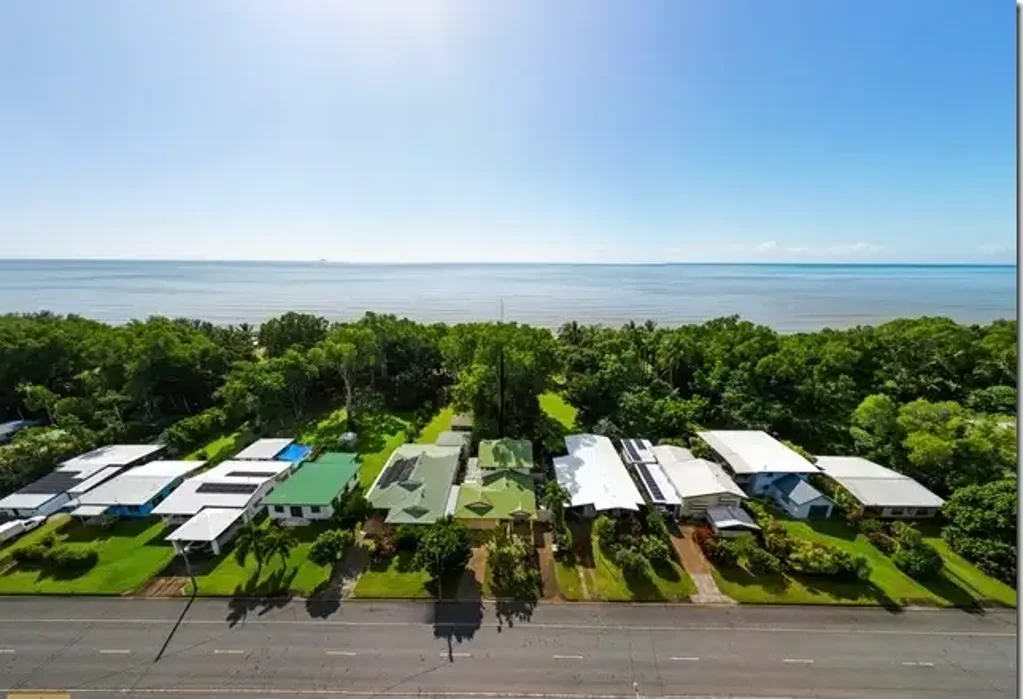 Bramston Beach 4房  Must Be Sold! Absolute Beachfront, Dual Living