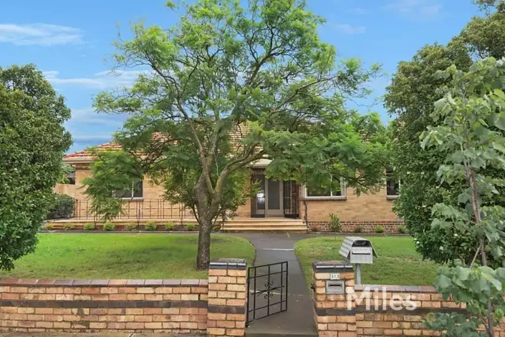 FABULOUS FAMILY HOME - PERFECT LOCATION!