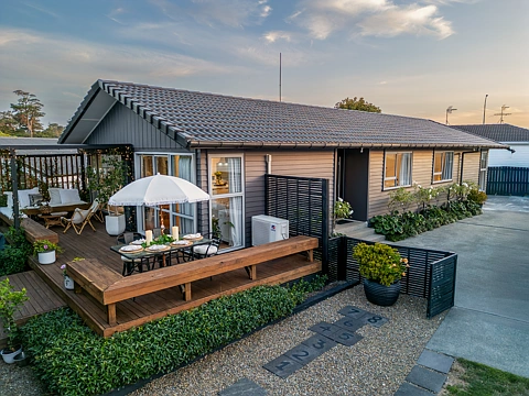 Pakuranga Heights 3房  Park Views and Timeless Charm!