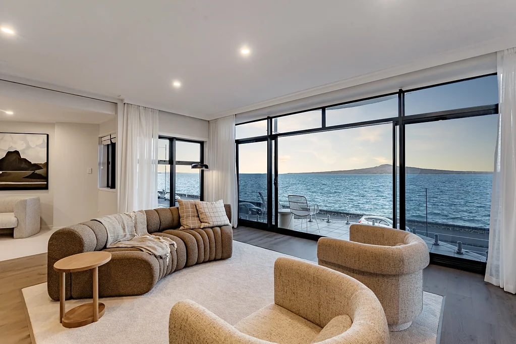 Kohimarama 3房 水滨全景欧式华宅！挑高空间+弧形观景阳台+浴室地暖+空调，漫步至海湾繁华！ Auction Next Week - Million Dollar Views