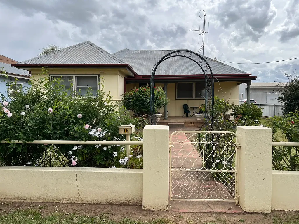 15 Raymond St, Wellington, NSW 2820