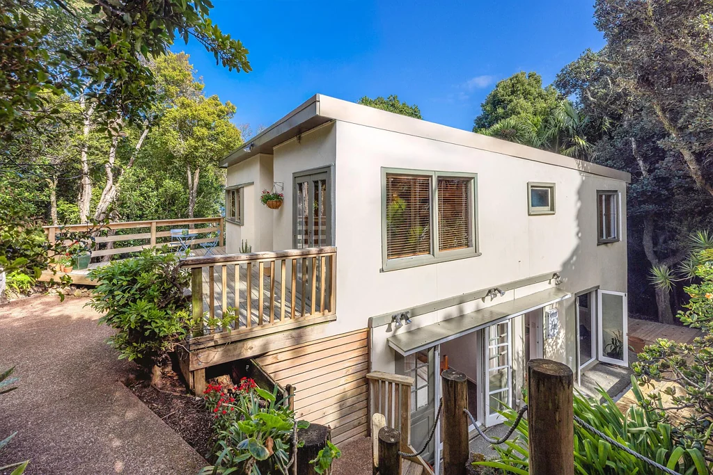 Oneroa 3침실 The Monkey House – Island Soul, Surprising Value