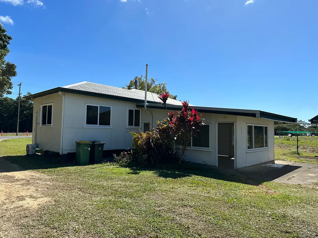 3 Bedroom - Unfurnished - Large Block