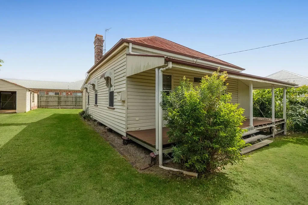 Low Maintenance 3-Bedroom Unit in Convenient Location