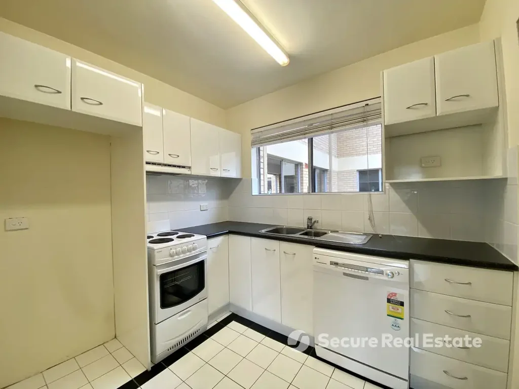 Charming Two-Bedroom Unit in Prime Taringa Location