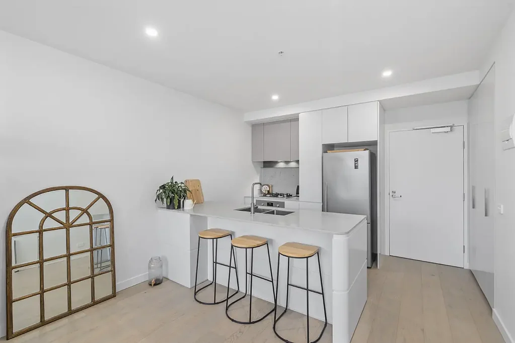 Spacious 2 Bedroom Living with a Secure Car Space
