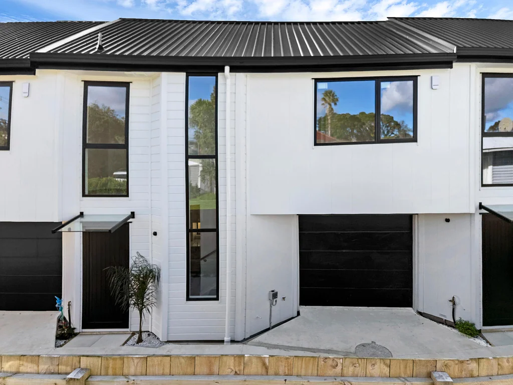 Birkdale 3Kwarto Stylish 3 Bed + Study Townhouse in Prime Birkdale
