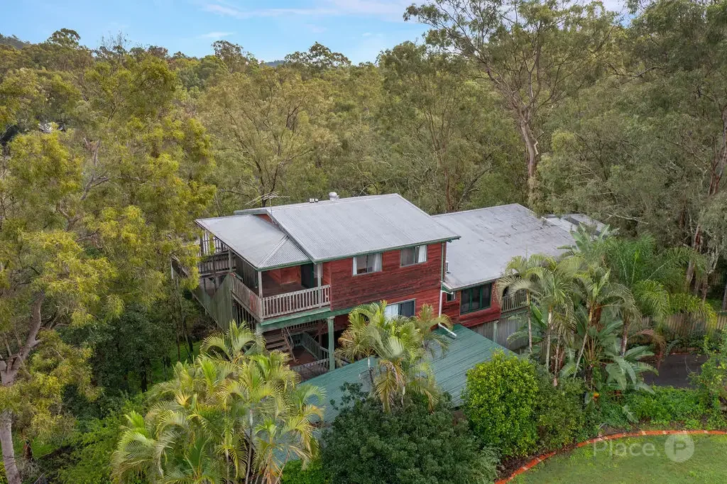 Karana Downs 5Kwarto Elevated Family Living with Dual Accommodation in a Private Bushland Setting