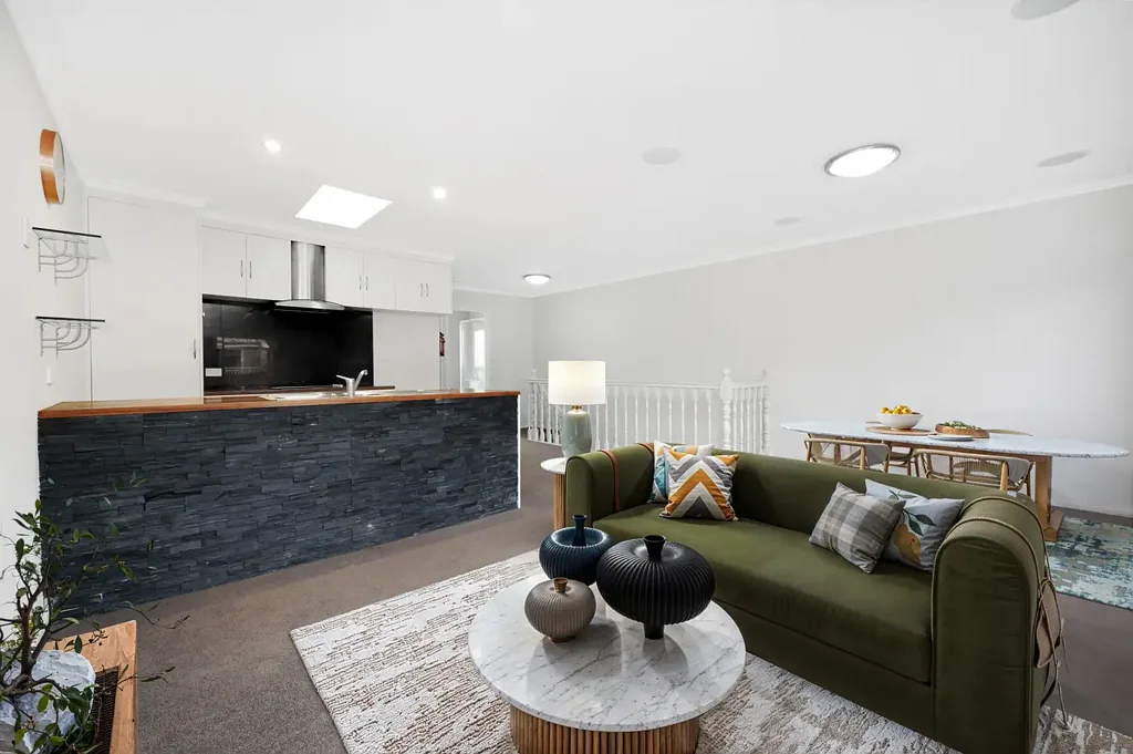 Queanbeyan 2房  Flexible Two Bedroom Townhouse with Unique Design
