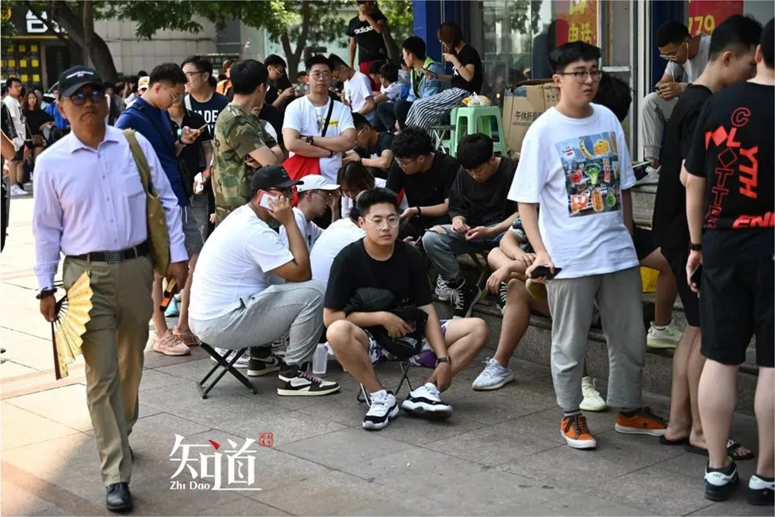 千元一双的潮牌球鞋，为何能让直男疯狂剁手？