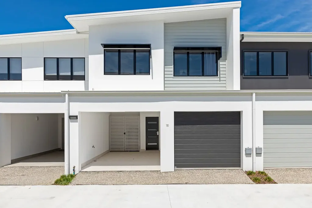 3 BEDROOM LUXURY TOWNHOUSE