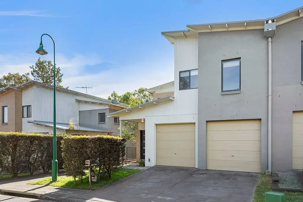 Shortland 3房  SPACIOUS TOWNHOUSE