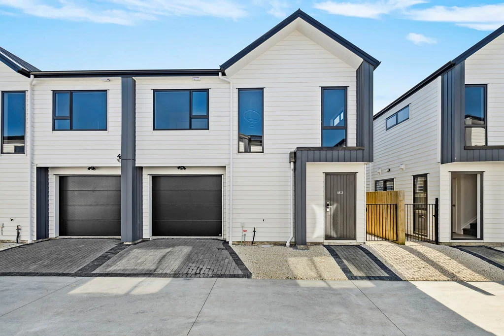 Papatoetoe 4房  Spacious Duplex with Study & Garage!