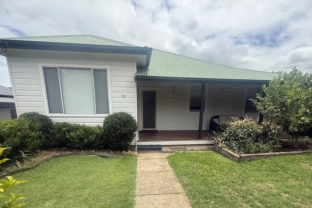 Stunning Fully Furnished Country Home