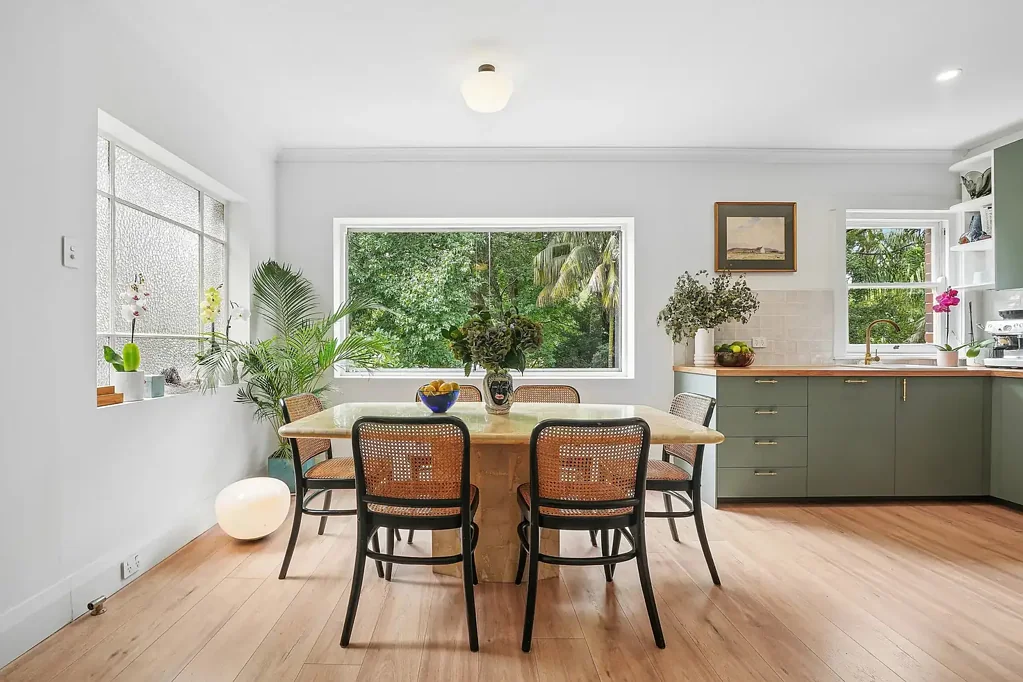 Renovated Art Deco apartment in a leafy setting