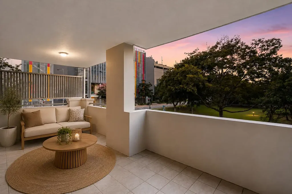 Indooroopilly 2ห้องนอน Updated park side home with leafy views
