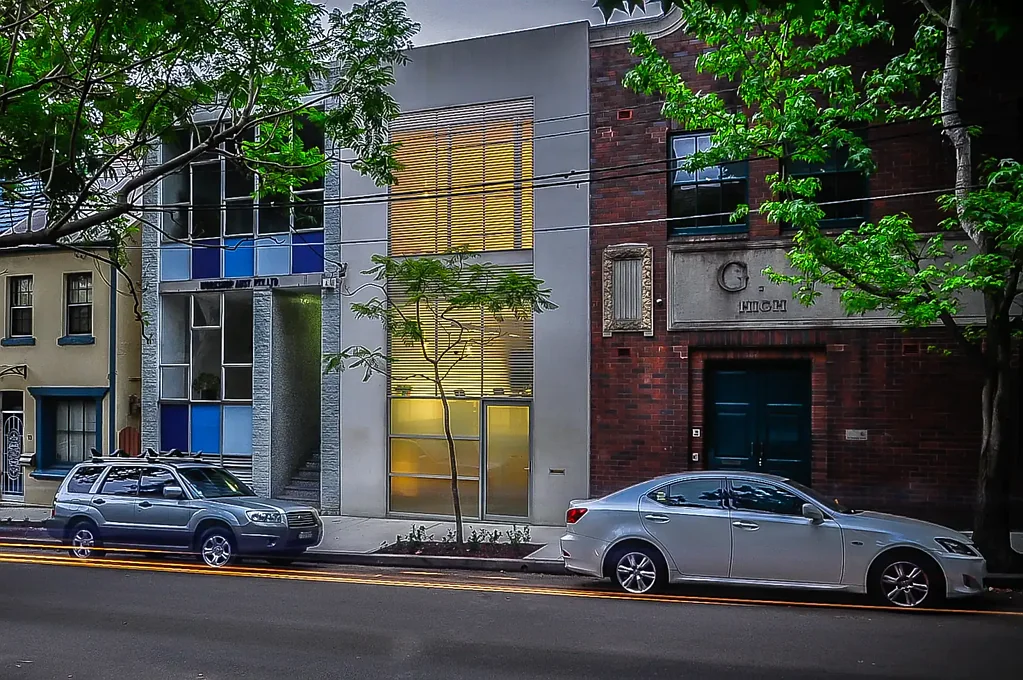 Surry Hills 2બેડરૂમ Architectural masterpiece in concrete, glass and aluminum, freestanding Torrens Title dwelling designed for low maintenance and longevity.