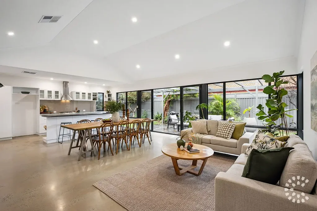 Hilton 4房  Under Offer - Please Call For Details