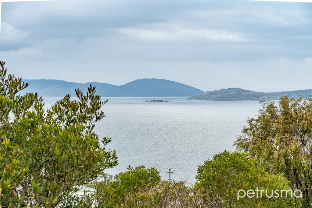 1 Oak Street, Primrose Sands, TAS 7173