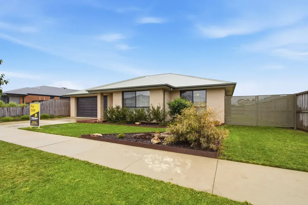 Sale 4Kwarto Modern Family Living in a Sought-After Location