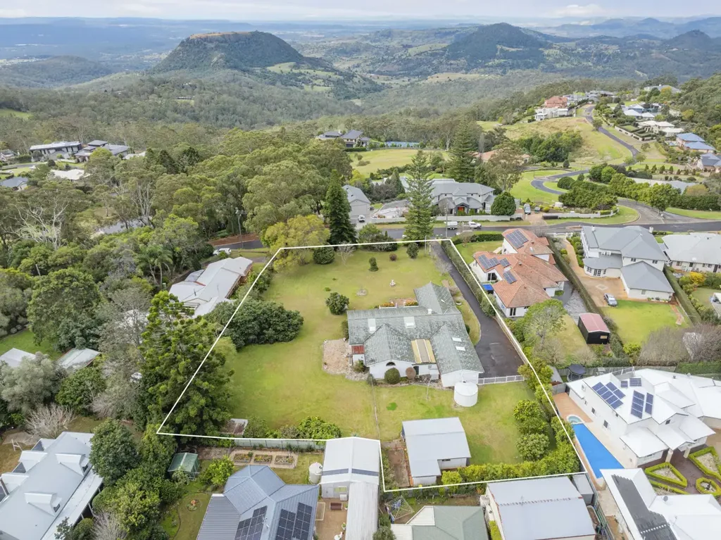Rangeville 4 Bedroom UNDER CONTRACT - Rare Blue-Ribbon Escarpment Parcel – 4,122m² to Restore, Reimagine or Redevelop