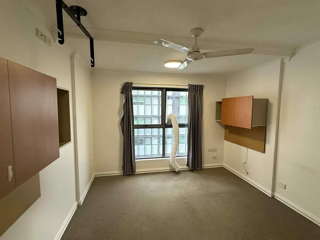 Two City Cat Stops from the CBD. Good location.
Free Wifi, Electricity and Water. Rent negotiable
