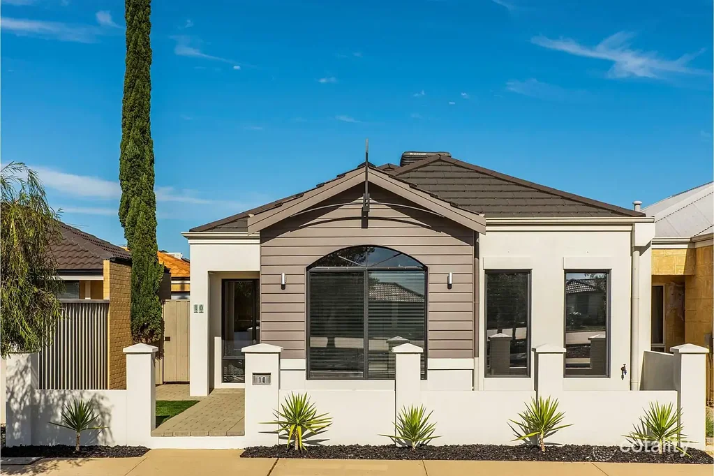 STYLISH FAMILY LIVING IN THE HEART OF BUTLER