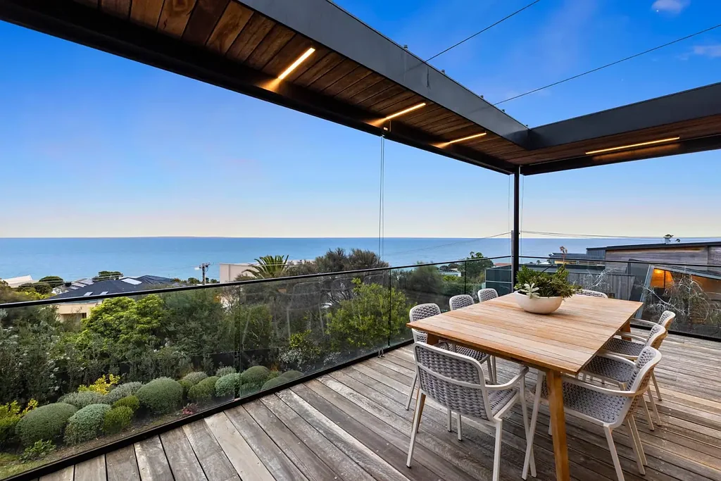Mount Eliza 4 Bedroom ~ Architect-Designed Beachside with Bay Views ~