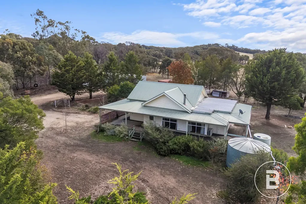 Lexton 3房  A HOME WITH POTENTIAL ON ACRES IN LEXTON.