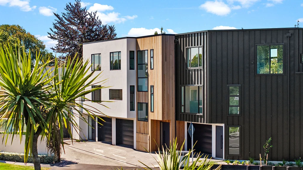 Merivale 3房  Parkside Opportunity - Live, Lease or Lock & Leave