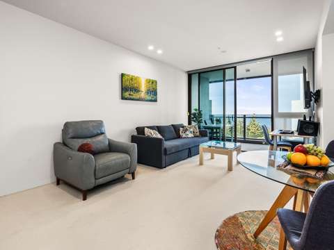 Broadbeach 1 Bedroom Luxury Apartment with Stunning Ocean Views