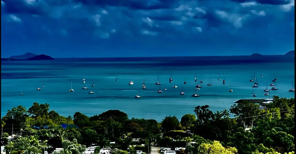 Cannonvale Panoramic Paradise in Airlie Beach - Spectacular Ocean Views Await!