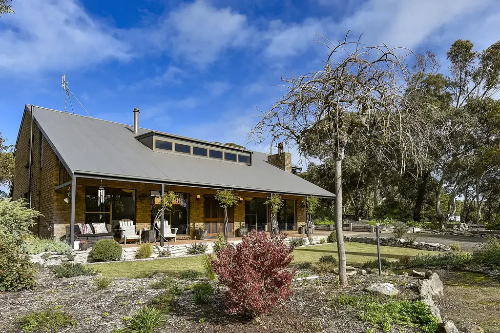 Beachport 4Kwarto Architectural Charm Meets Relaxed Coastal Living.