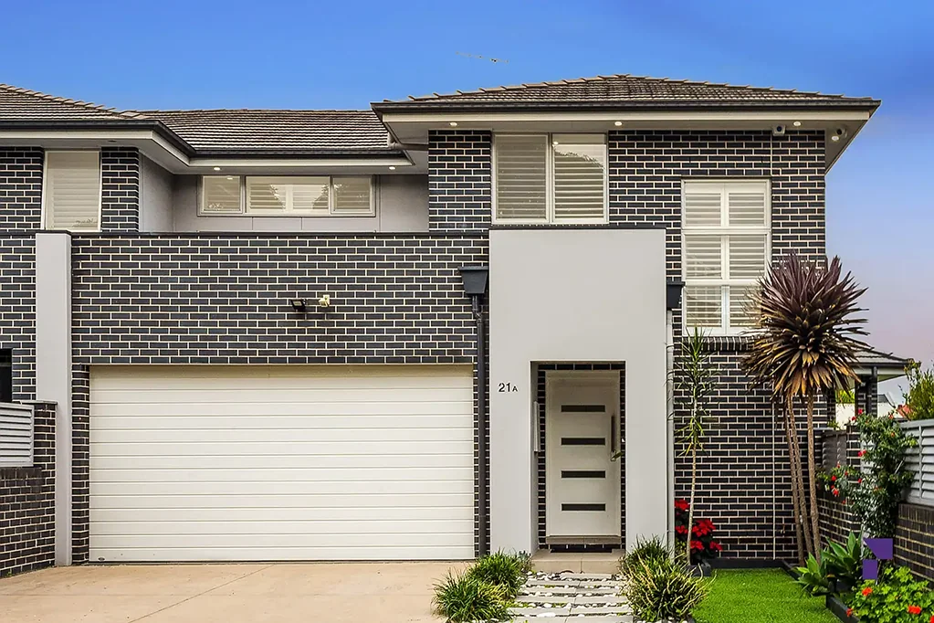 Birrong 3房  A stunning designer duplex offering effortless ultra contemporary living