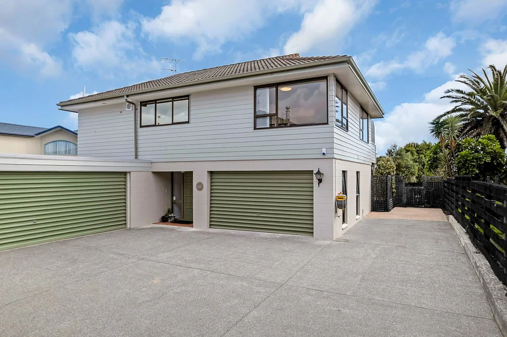 Torbay 3房 拎包入住！绝美海景，优质学区，双车库，充足停车位！ Exceptional Sea Views, Two Garages & Ample Parking