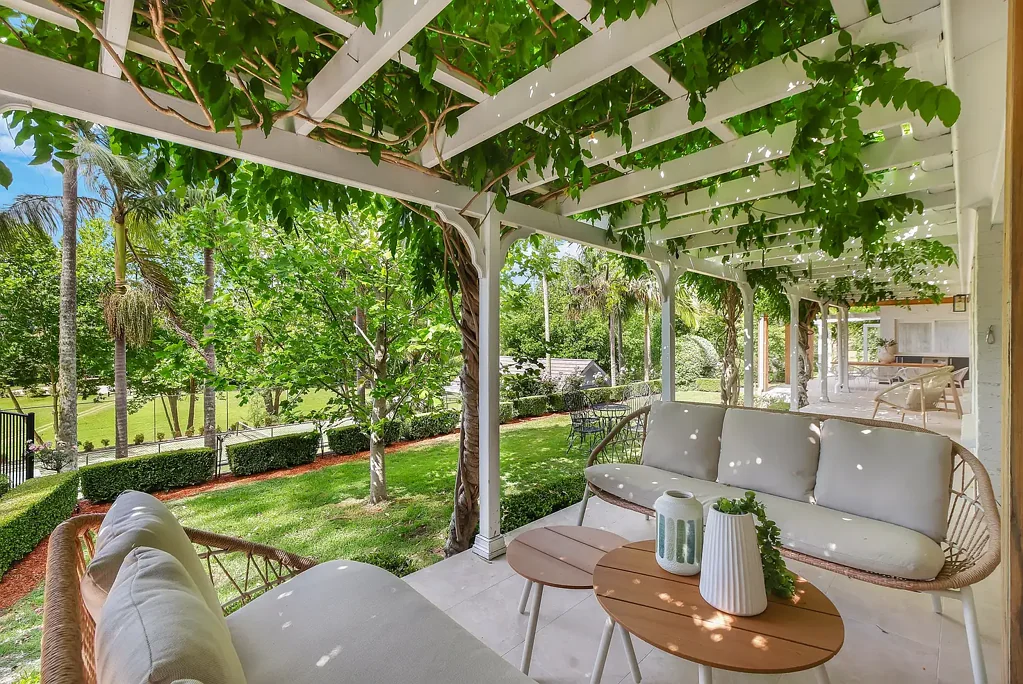 Lisarow 5房  Sundrenched, Lifestyle Estate With Dual Street Frontage