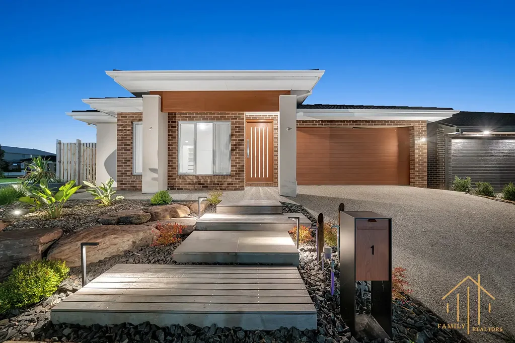 Clyde North 4Phòng ngủ CUSTOM-BUILT LUXURY, PARK VIEWS & PREMIUM FAMILY LIVING.