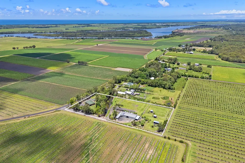 Pimlico 3chambre Your Acreage Sanctuary: Flood-Free Home & Expansive Rural Lifestyle on 2 Hectares