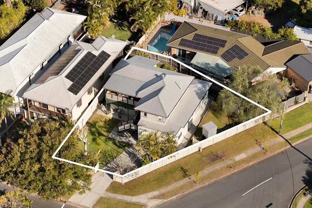 Geebung 5Kwarto Flexible Family Living Across Two Levels with Multiple Living Areas