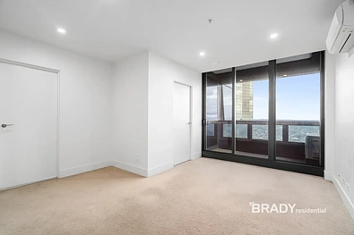 Melbourne 2房 CBD壮丽景观 落地窗采光 现代双卧 双卫 主卧卫浴 东南阳台 安全楼宇 礼宾服务 黄金地段 Inspection by appointment : Live Above It All – Stunning 2 Bed, 2 Bath Residence