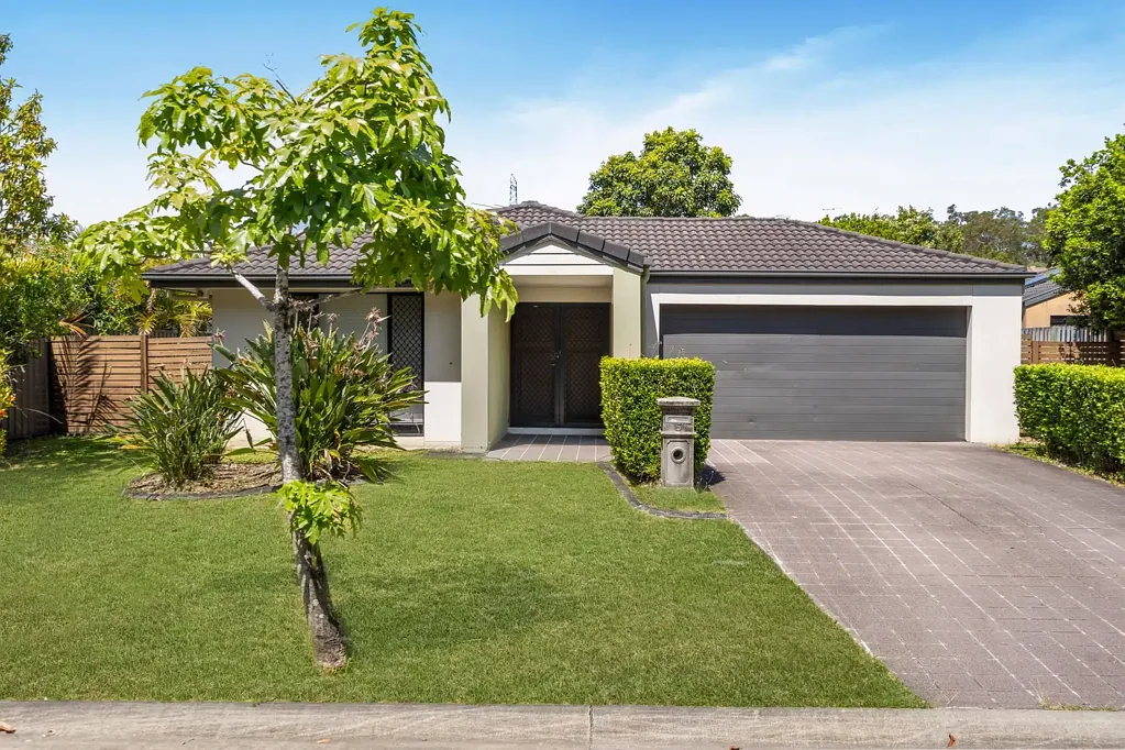 Spacious Family Living with Multiple Entertaining Areas | AC + Fully Fenced
