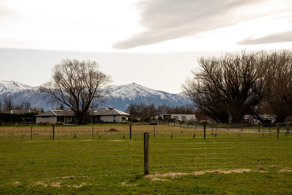 Fairlie  Lifestyle section with mountain views