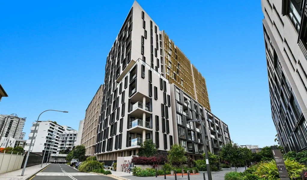 Zetland 1ห้องนอน North Facing With City Views | 1 Bedroom + Study | Timber Floor | Top Floor