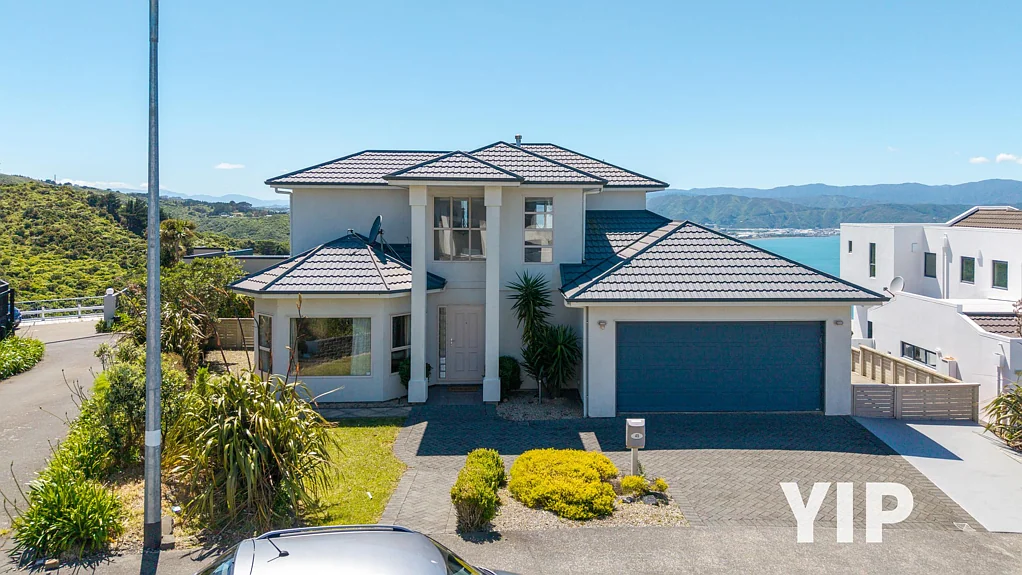 Newlands 4 Bedroom Big Home, Bigger Views? YIP!