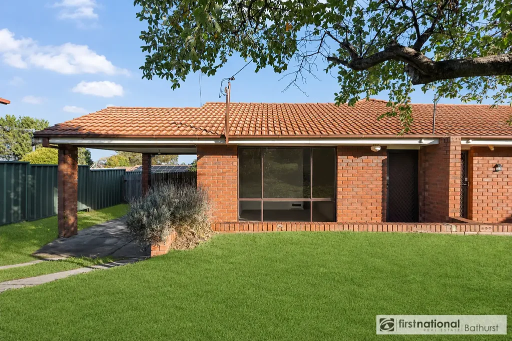 West Bathurst 2房  Low Maintenance, Brick Home in West Bathurst