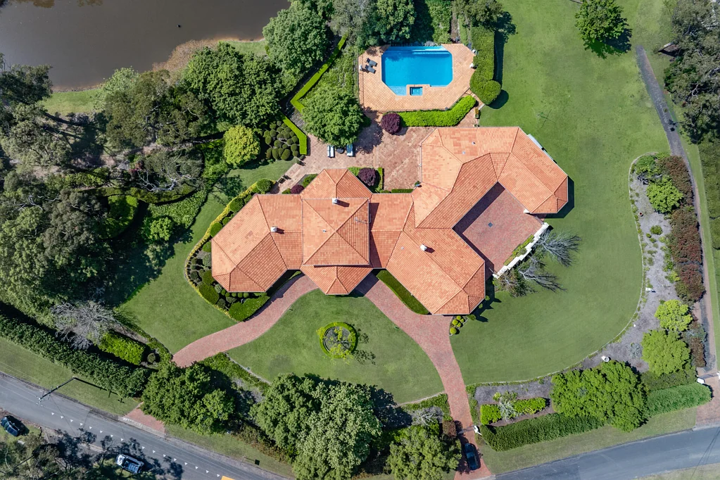 Dural 7બેડરૂમ Double brick Residence Set on 12 Acres in Premium Enclave