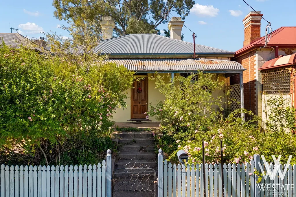 South Bathurst 3ห้องนอน THE ELEVATED SOUTH BATHURST ORIGINAL - A CLASSIC READY TO RISE AGAIN