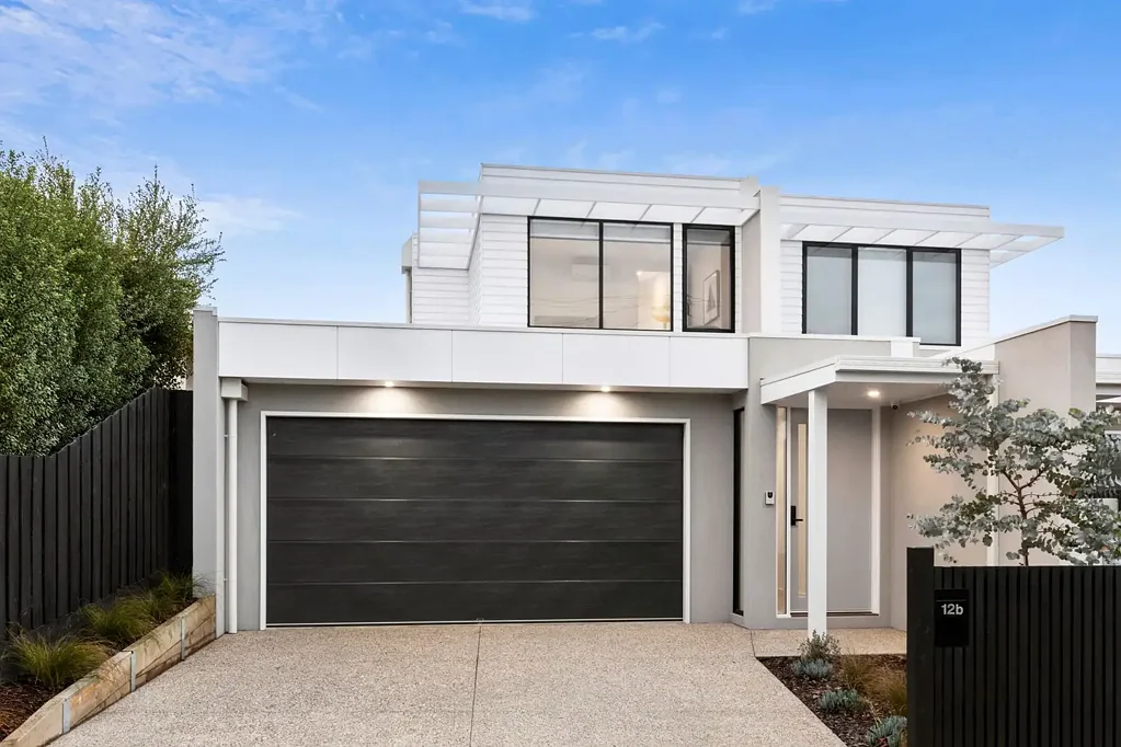 Newtown 3 Bedroom Stunning and very spacious brand new townhouse with views over the park